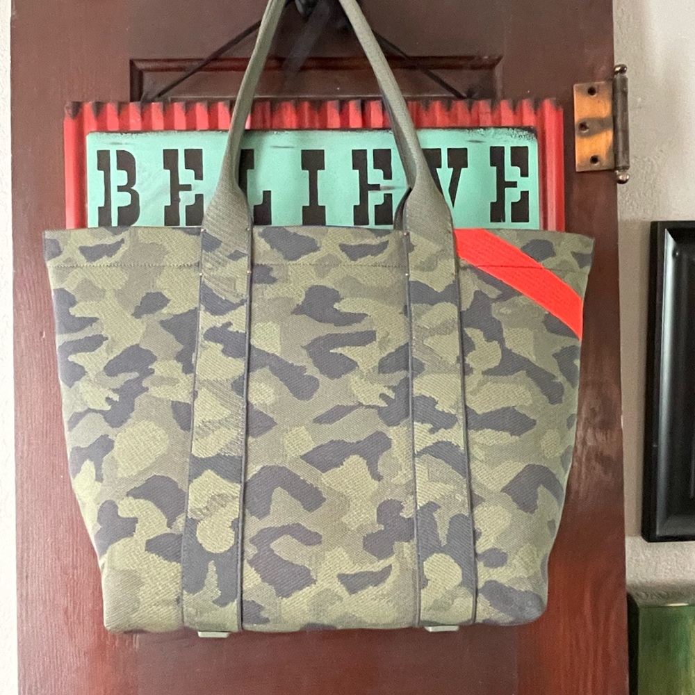 Rothy’s Essential Tote/Wristlet